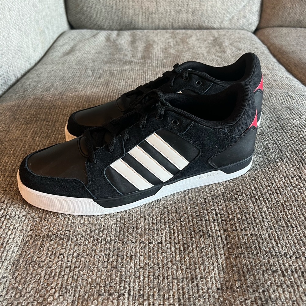 adidas black/red sneaker